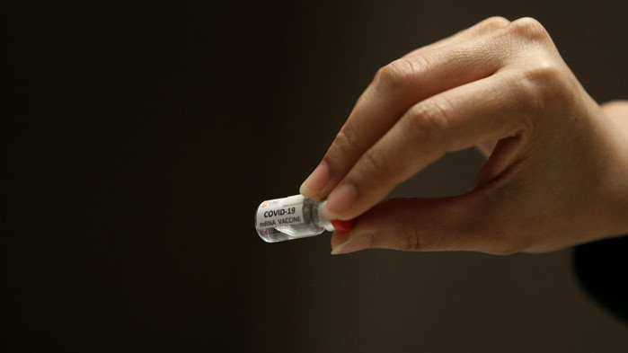 Kой ще получи пръв ваксина за COVID-19?